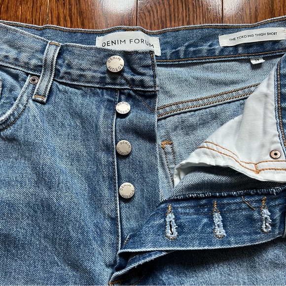 Aritzia Denim Forum Yoko High Rise Mid Thigh Cut-Off Denim Shorts - Size 29 - Picture 8 of 16